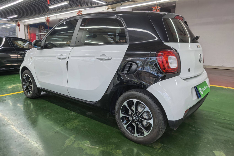 smart forfour 2016款 1.0L 52千瓦激情版车身外观6005