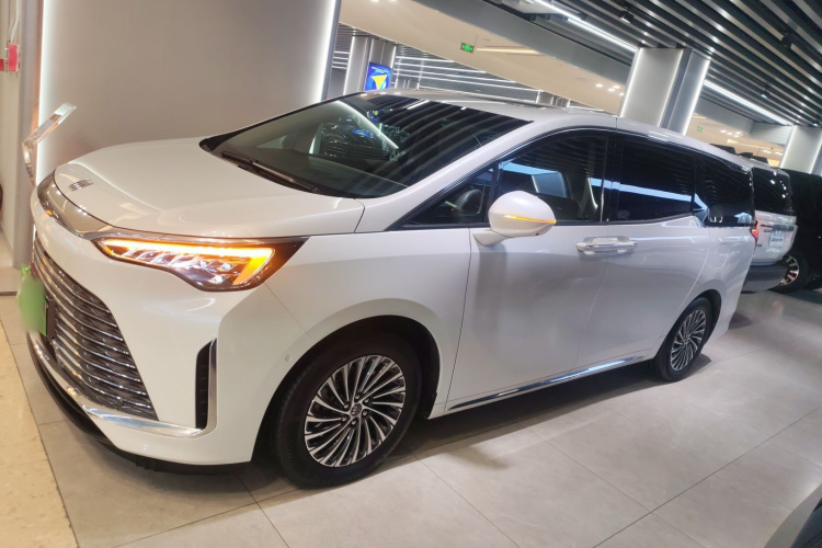 别克 世纪 2023款 2.0T 七座臻享款车身外观4