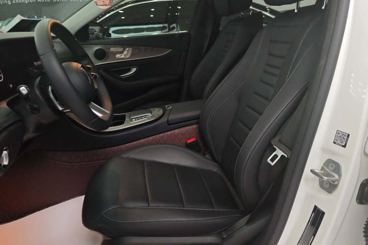 奔驰E级 2021款 E 300 L 运动时尚型中控内饰7001