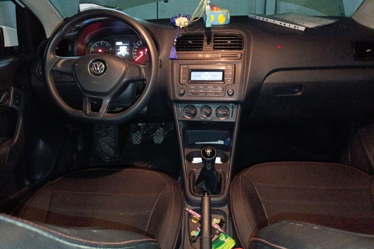大众 Polo 2016款 1.4L 手动风尚型中控内饰7002