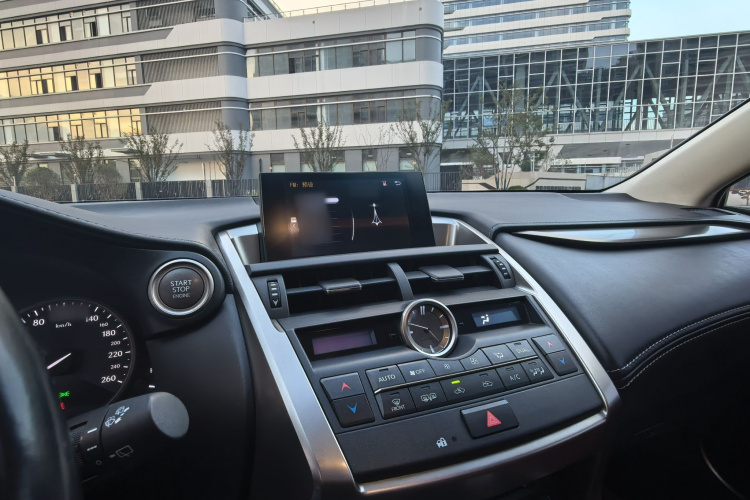 雷克萨斯NX 2015款 200t 全驱 锋尚版中控内饰7011