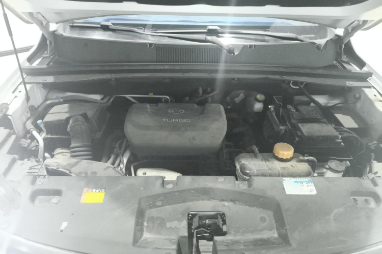 五菱汽车 五菱星辰 2021款 1.5T CVT星辉版机舱底盘24