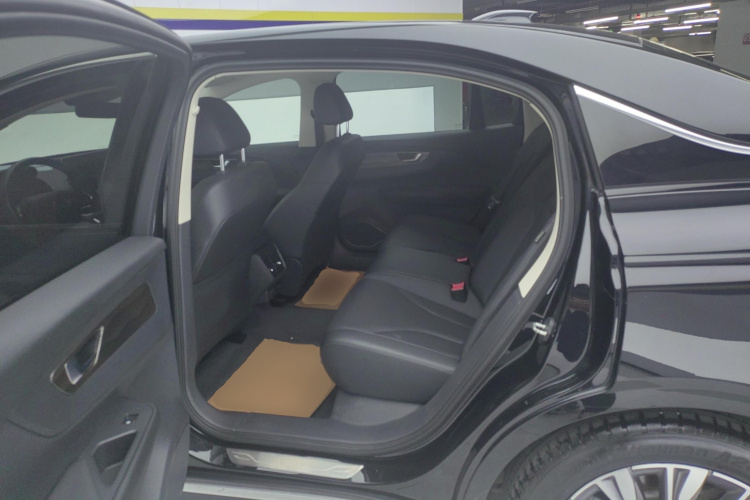 红旗E-QM5 2022款 431km 充电乐享版中控内饰21