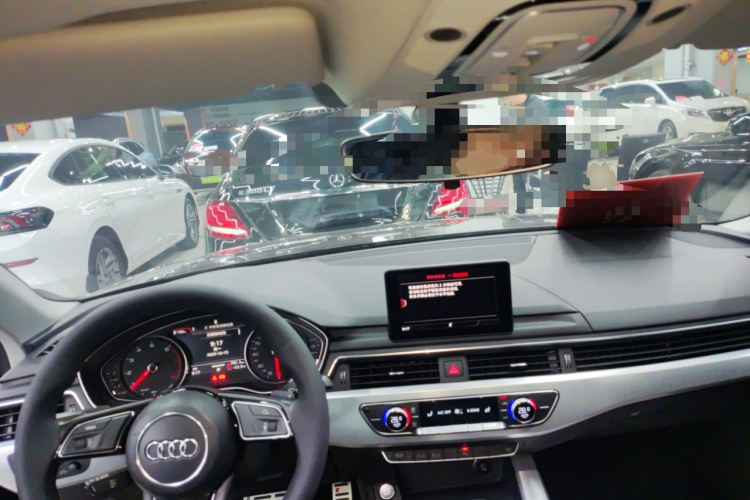 奥迪A4L 2017款 40 TFSI 时尚型中控内饰12