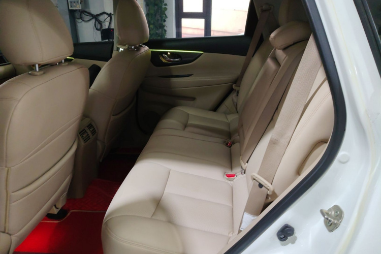 日产 奇骏 2014款 2.5L CVT领先版 4WD中控内饰21