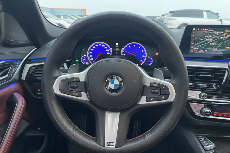 宝马5系 2019款 改款 530Li 尊享型 M运动套装局部细节13