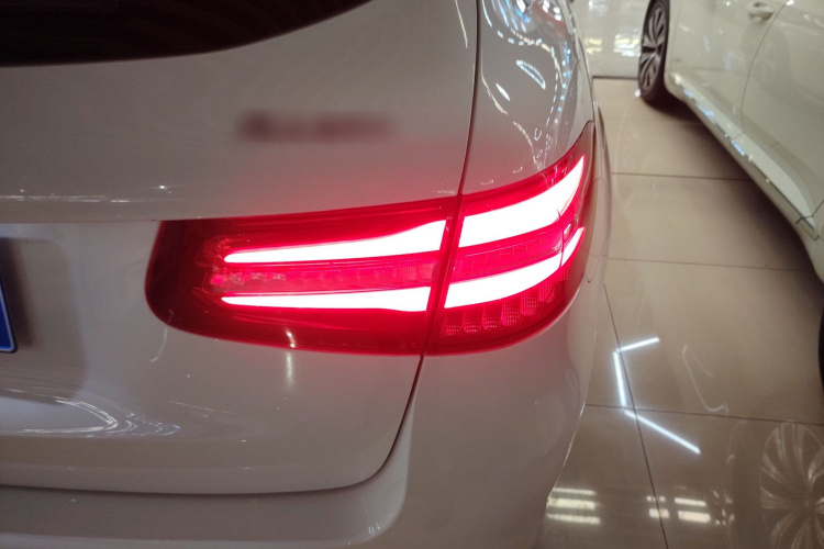 奔驰GLC 2018款 GLC 260 4MATIC 豪华型车身外观9