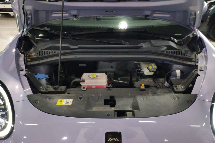 江淮钇为 钇为3 2024款 挚爱版 330km Lite机舱底盘24