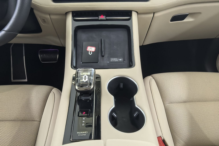 鸿蒙智行 问界M5 2023款 增程后驱智驾版局部细节18