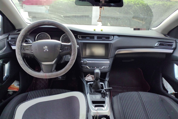 标致408 2015款 1.2T 自动豪华版中控内饰12