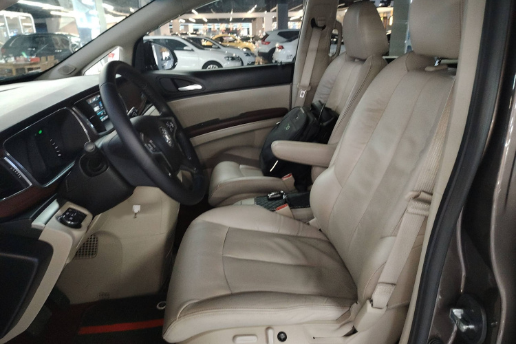 别克GL8 2017款 25S 豪华型 国V局部细节19