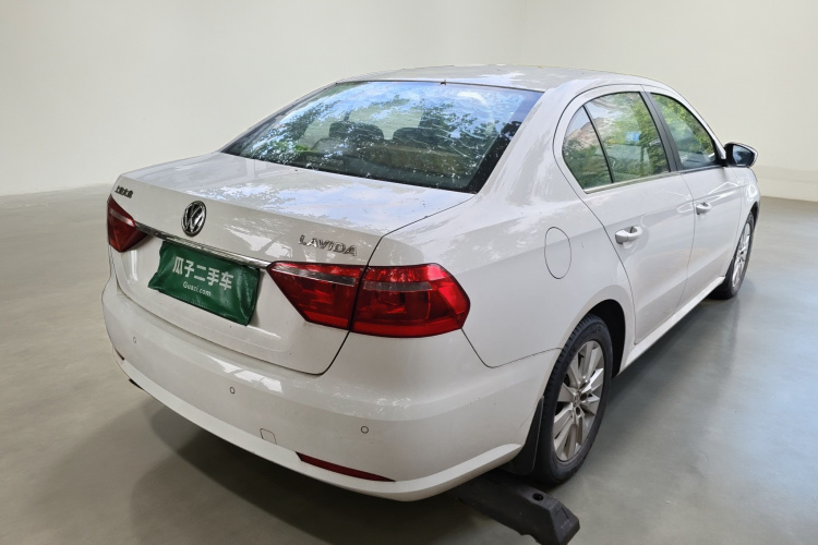 大众 朗逸 2013款 改款经典 1.6L 手动舒适版车身外观7