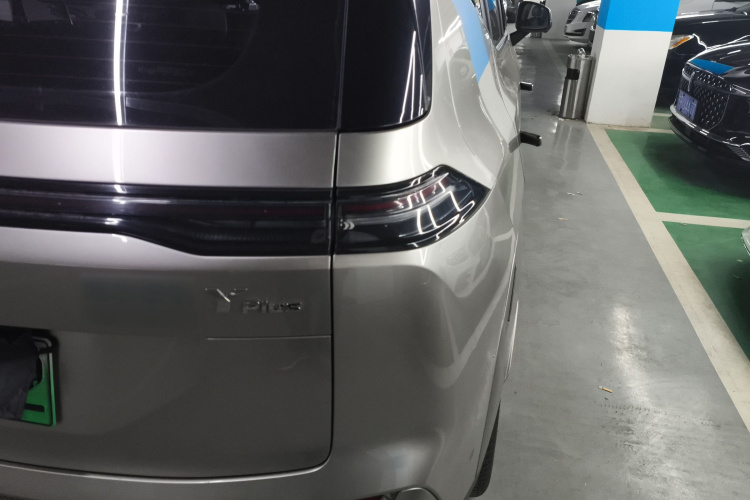 埃安 AION Y 2022款 Plus 80 智驾版车身外观9