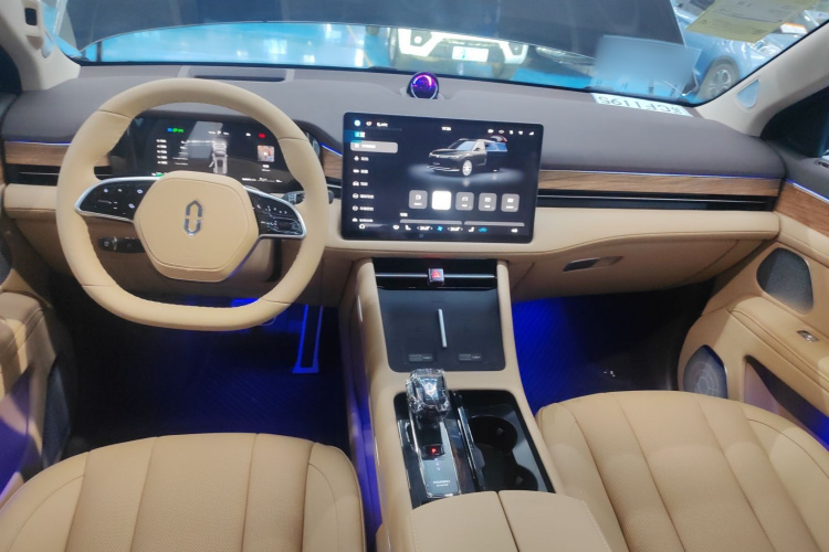 鸿蒙智行 问界M7 2024款 1.5T 智驾后驱Pro版 5座中控内饰7002