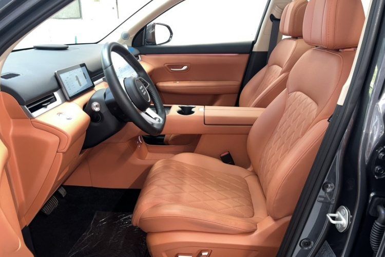 蓝电E5 PLUS 2026款 165km 长续航先享版Ultra 7座中控内饰7001