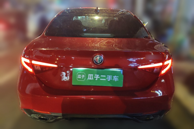 阿尔法·罗密欧 Giulia朱丽叶 2017款 2.0T 280HP Milano限量版车身外观6