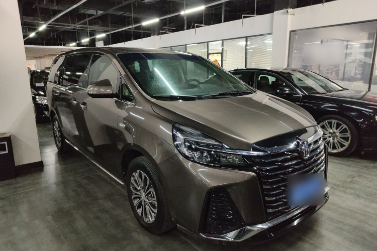 别克GL8 2023款 改款 陆上公务舱 豪华型车身外观3