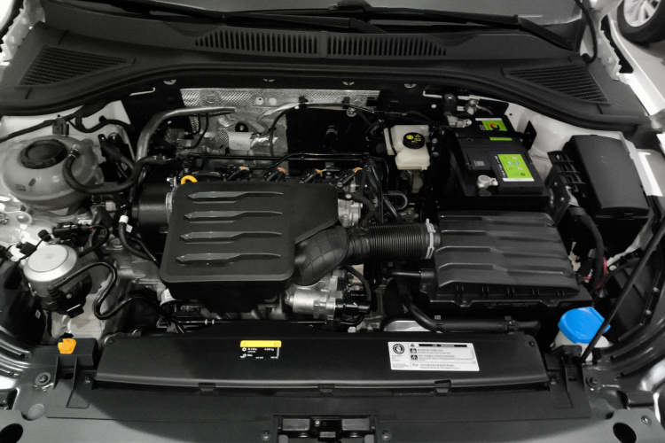 大众 朗逸 2023款 改款 1.5L 自动得逸版机舱底盘24