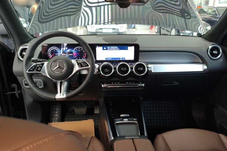 奔驰GLB 2024款 GLB 200 动感型中控内饰12