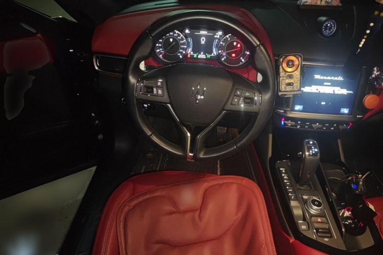 玛莎拉蒂 Levante 2022款 2.0T GT锋芒版中控内饰13