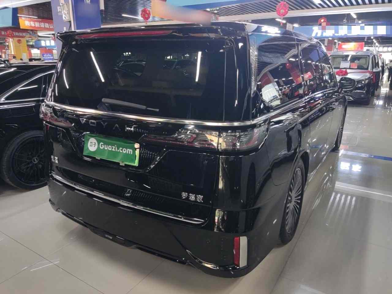 岚图汽车 岚图梦想家 2025款 PHEV 四驱旗舰鲲鹏版(4)