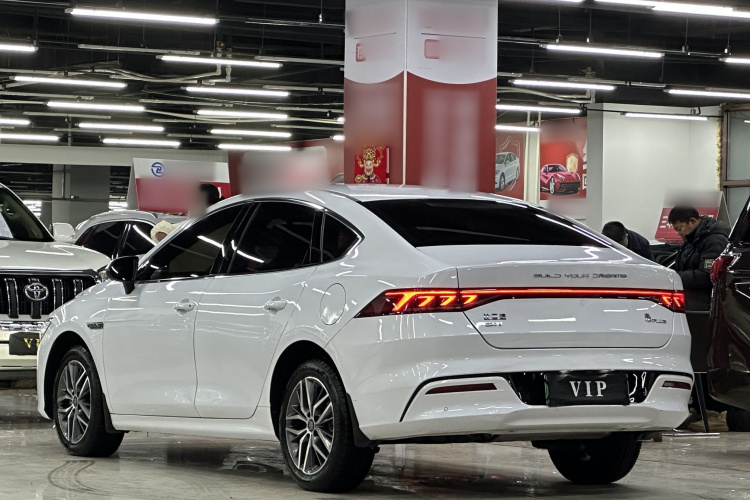 比亚迪 秦PLUS 2023款  冠军版 DM-i 120KM超越型车身外观6004