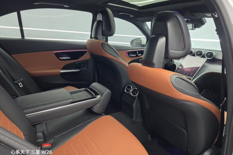 奔驰C级 2022款 改款 C 200 L 运动版中控内饰7004