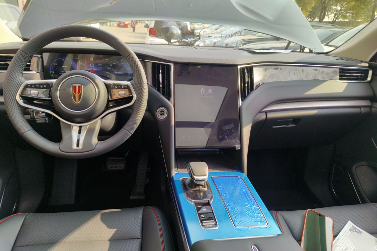 红旗HS7 PHEV 2025款 2.0T PHEV 四驱200万辆纪念版 6座中控内饰12