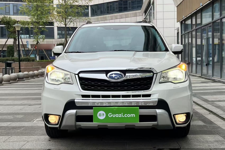 斯巴鲁 森林人 2013款 2.5i 自动豪华版车身外观2