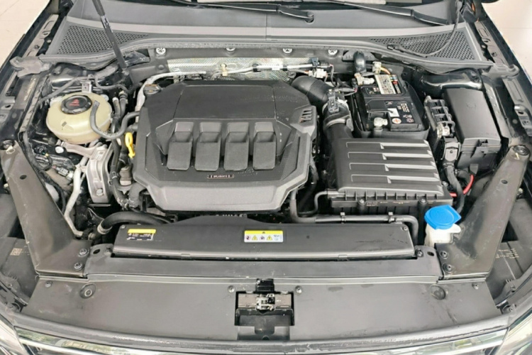 大众 迈腾 2020款 330TSI DSG 豪华型机舱底盘24