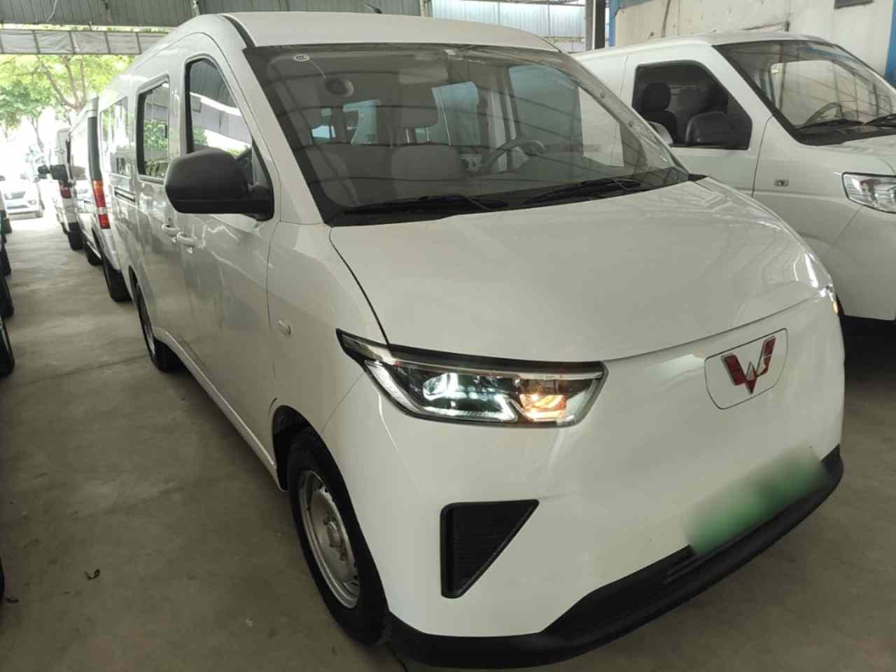 五菱汽车 五菱扬光 2024款 300km 舒适型客车版 75kW(5)