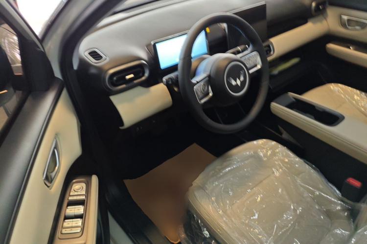 五菱汽车 五菱缤果PLUS 2024款 330km 五座版中控内饰7003