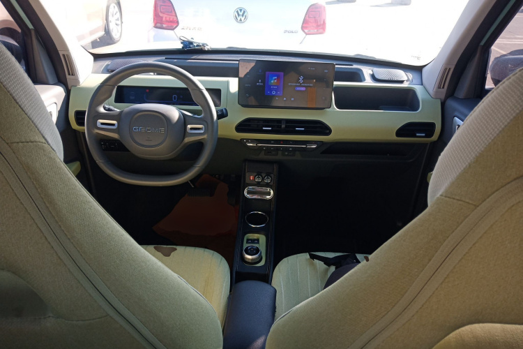 吉利银河 2024款 熊猫mini 200km 耐力熊中控内饰12