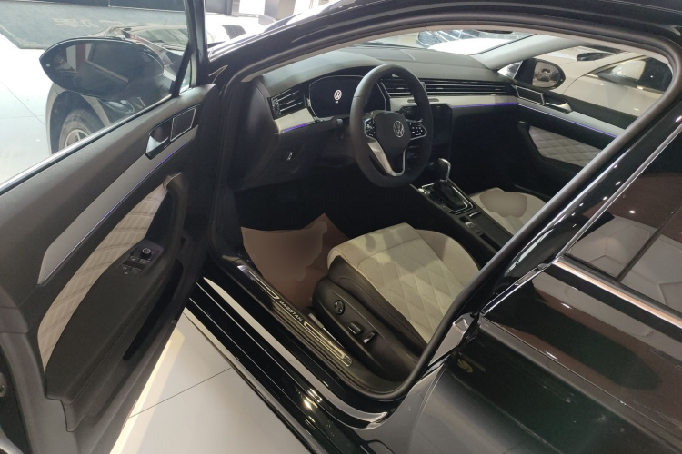 大众 迈腾 2025款 改款二 众享款 330TSI DSG豪华型中控内饰20