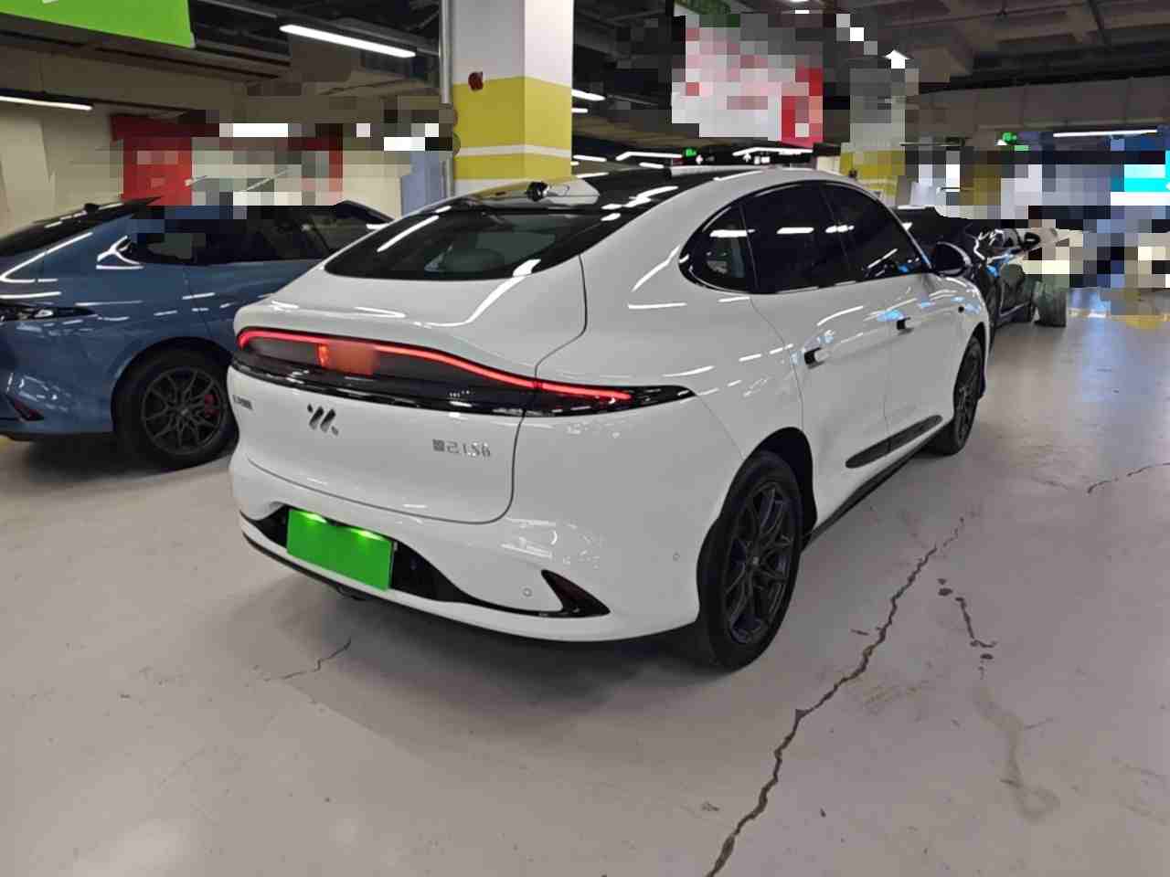 车辆右后45度外观展示