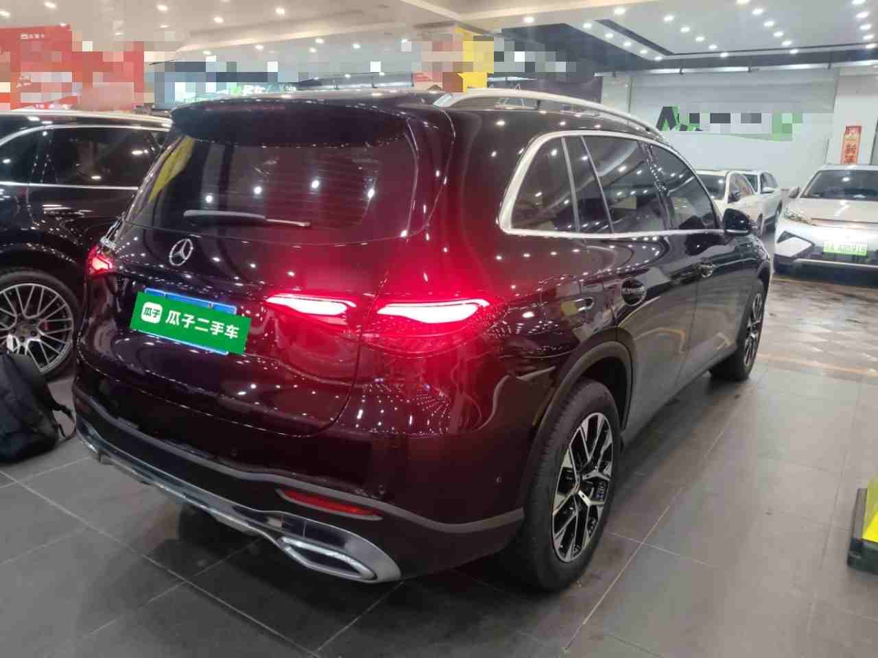 车辆右后45度外观展示