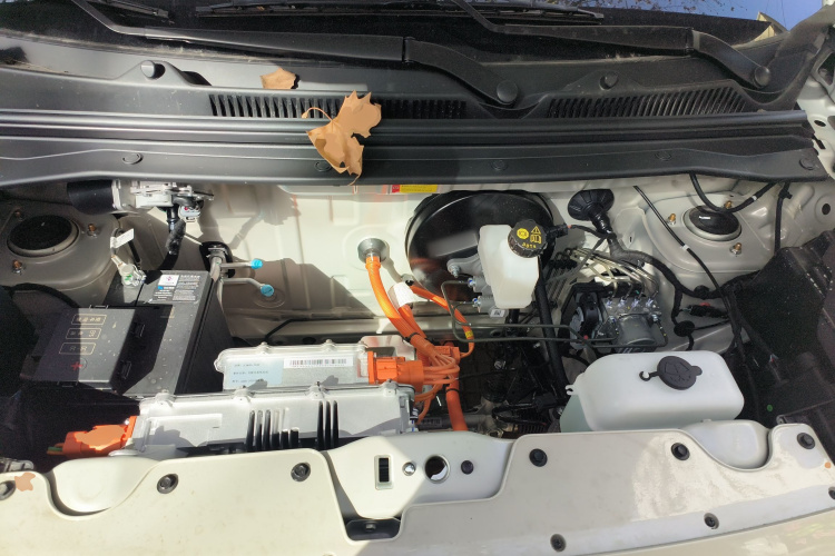 五菱汽车 宏光MINIEV 2025款 四门版 进阶款机舱底盘24