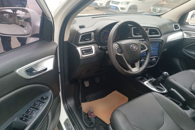 一汽 骏派D60 2016款 1.5L 手动豪华型中控内饰20
