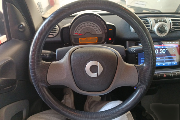 smart fortwo 2012款 1.0 MHD 硬顶舒适版中控内饰13