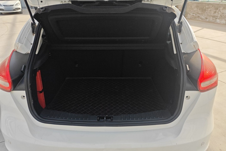 福特 福克斯 2017款 两厢 1.6L 自动风尚型智行版机舱底盘23