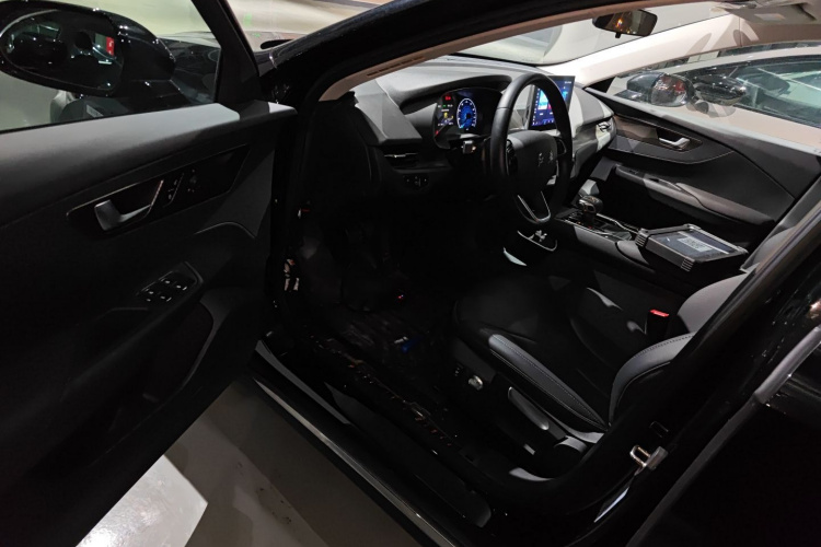 红旗E-QM5 2023款 改款 基础出行版中控内饰20