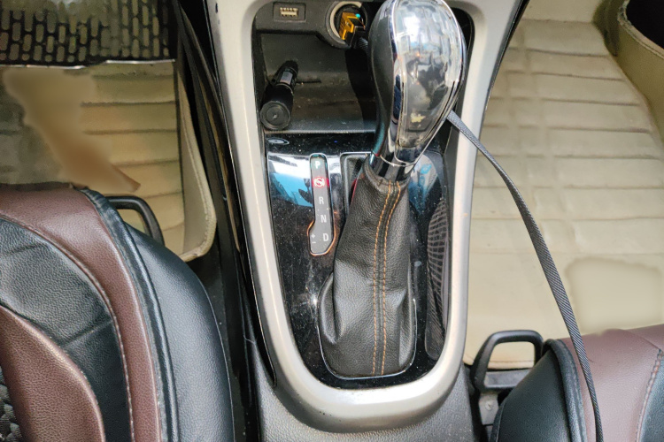 别克 英朗 2014款 XT 1.6L 自动时尚版局部细节18