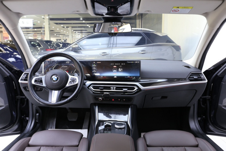 宝马3系 2023款 325Li M运动套装中控内饰7002