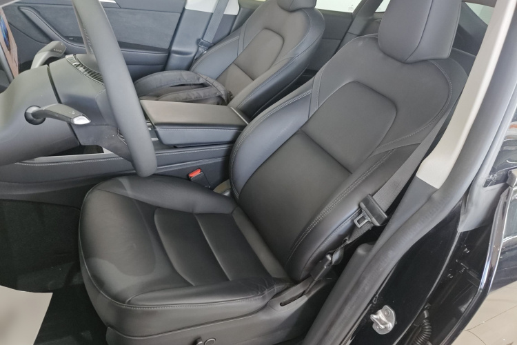 特斯拉 Model Y 2022款 长续航全轮驱动版局部细节19