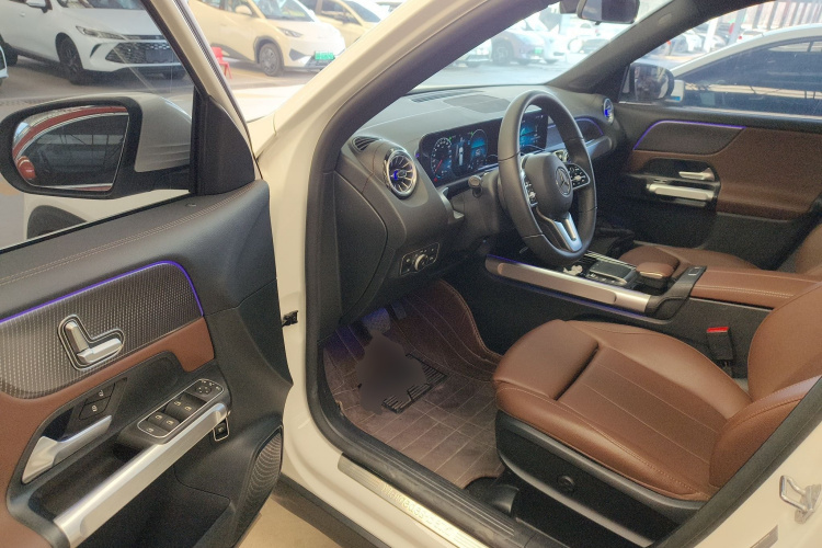 奔驰GLB 2021款 GLB 200 动感型中控内饰20