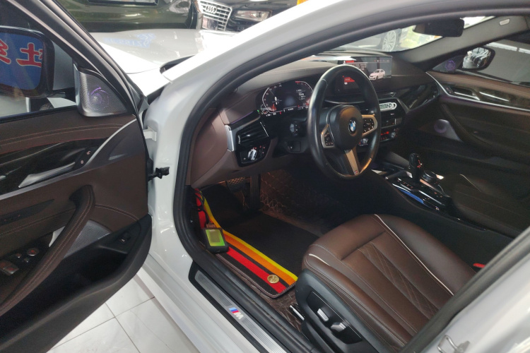 宝马5系 2022款 改款 525Li M运动套装中控内饰20