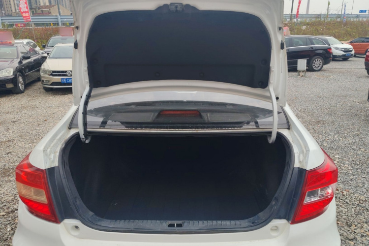 吉利汽车 远景 2016款 1.5L 手动幸福版机舱底盘23