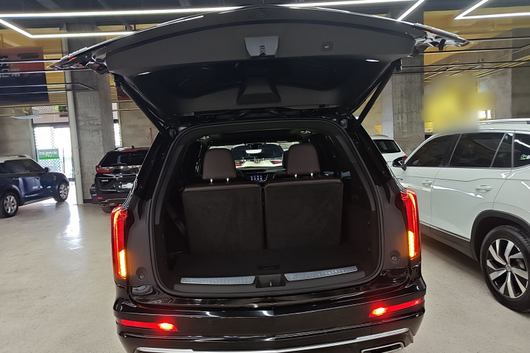 凯迪拉克XT6 2022款 2.0T 六座四驱豪华120周年限量版机舱底盘23