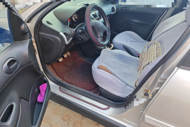 标致207 2013款 CROSS 1.4L 手动驭乐型中控内饰20