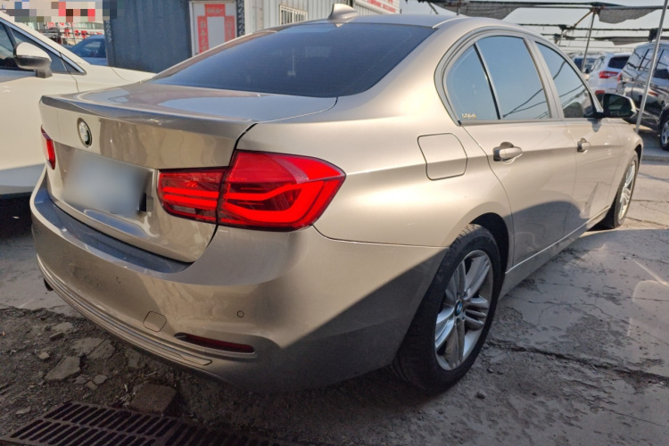 宝马3系 2017款 318i 时尚型车身外观7